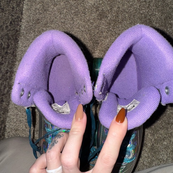 Iridescent Impala Roller Skates - Picture 3 of 9